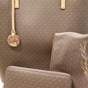 3 piece Micheal kors limited edition set